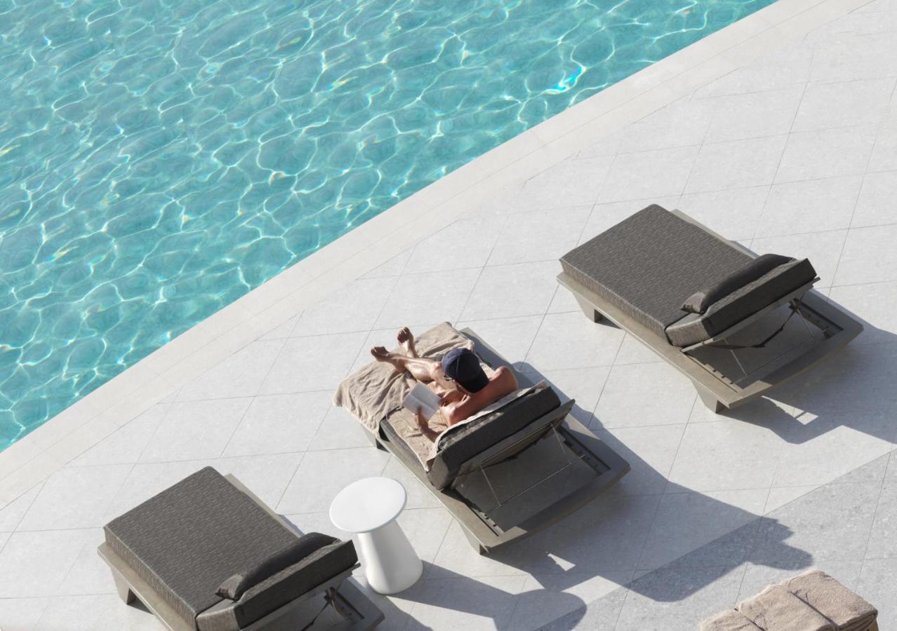 Nautilux Rethymno By Mage Hotels Dış mekan fotoğraf A man sunbathing