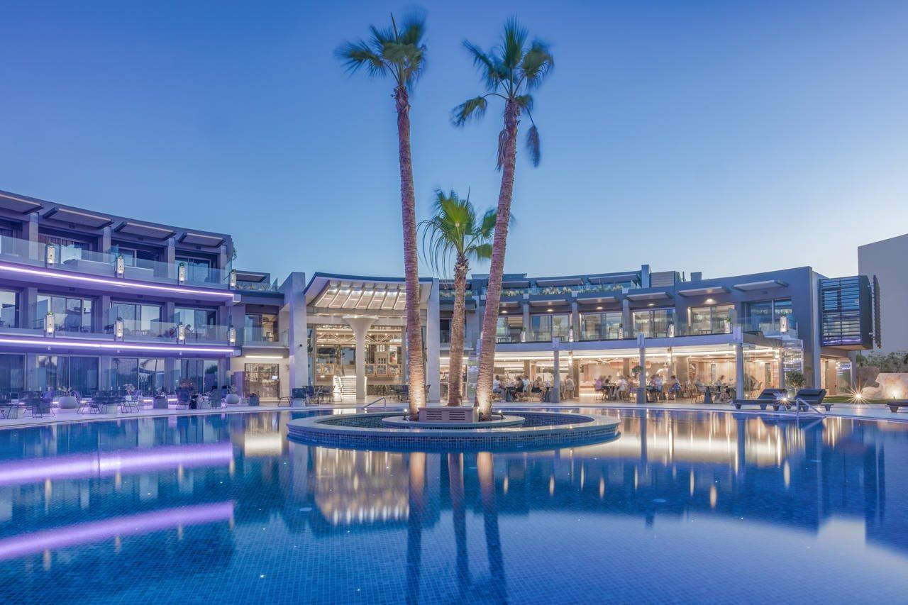 Nautilux Rethymno By Mage Hotels Dış mekan fotoğraf The hotel at night