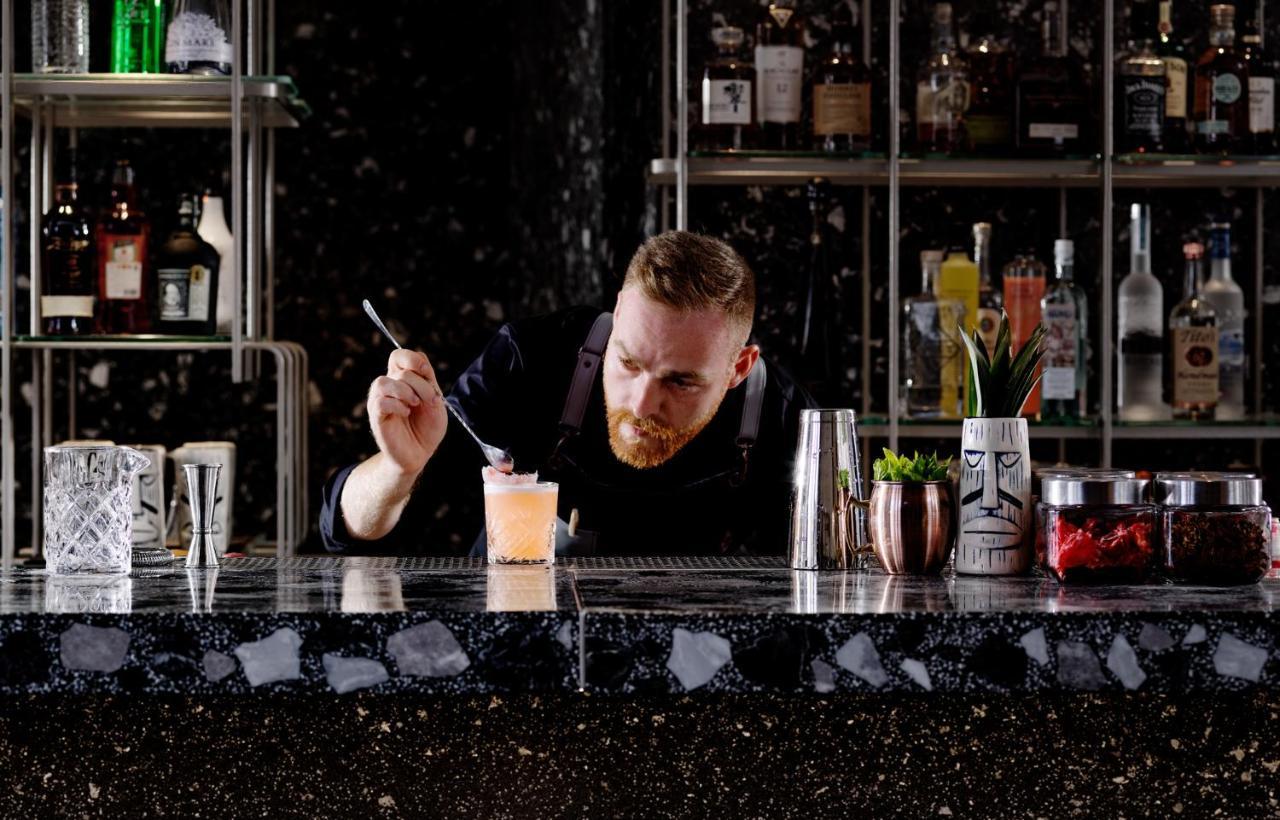 Nautilux Rethymno By Mage Hotels Dış mekan fotoğraf A bartender at work